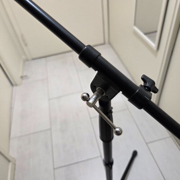 Professional Tripod Microphone Stand with Boom Arm - Picture 3 of 7